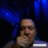 Busco ligar. Una mujer. Tranqui. Musica.