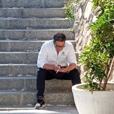 Mujeres sin problema. Educado serio con