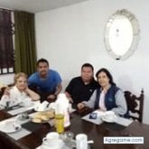 Busco pareja. Mujer. Hombre. Mujer.