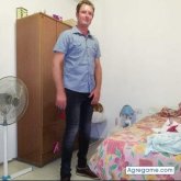 Busco: MujeresMe defino: Cariñoso bueno un poco locoMe