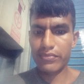 Estudiante. Busco conocer gente. Solo