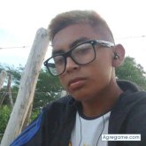 Soldado. Busco pareja. Mujeres. Soldado.