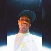 Busco pareja. Una mujer. Morenito