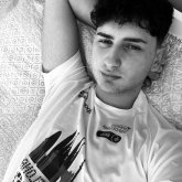 Estudiante. Estoy buscando muchas cosas.