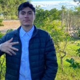 Busco mujeres. Soltero, flaco, alto.