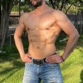 Trabajando. Busco mujeres de 25 a 29