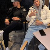 Trabjo. Busco conocer gente. No busco