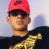 Una mujer que tenga 23 años. Busco