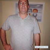 Busco pareja. Mujer. Un poco serio. Ir