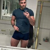 Buen cuerpo. Chico alegre. Voy al Gym.