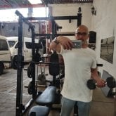 Mujer, delgada, de 25 32 años, amable,