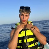 Busco ligar. Mujeres, divertidas con