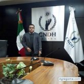 Licenciado. Busco pareja. Chicas. Feo,