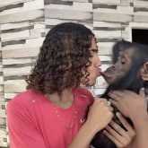 Una mujer buena persona. Un hombre