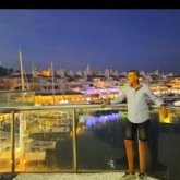 Busco chica simpática. Alto y agradable