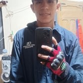 Buscó conocer mujeres y forma una