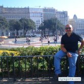 Encuentra Hombres solteros en Marín