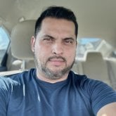 Contractor. Busco ligar. A girl who is