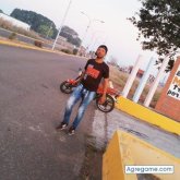 Busco ligar. Mujer. Normal. Divertirme.