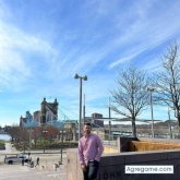 Trabajo. Busco pareja.