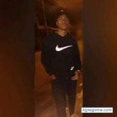 Busco pareja. Chica. Guapo. El futbol.