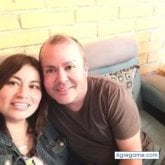 Mujeres. Tranquilo. Morenas.