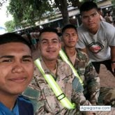 Busco hacer amistades. Una persona