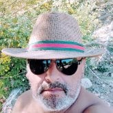 Mujer de 50 años y q tenga buen gusto.