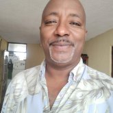 Gerente. Soy de raza afrodescendientes y