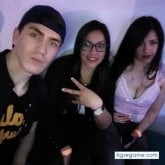 Busco pareja. Gente seria. Chica. El