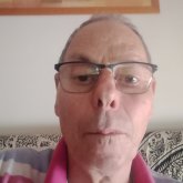 Mujer cariñosa y alegre agradable.