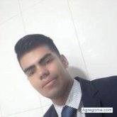 Busco pareja. Soltero, encuerado, me