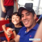 Encuentra Hombres solteros en Akron