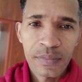 Chicas de 18 a 54 años de edad. Alegre