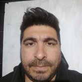 Una mujer dulce sincera tranquila para