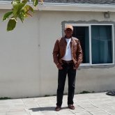 141166 chico soltero en North Hollywood