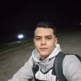 Mujer tranquila amorosa extrovertida