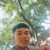 Busco ligar. Buscó mujeres para una