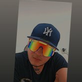 Busco pareja. Mujeres y mujeres. Alguien