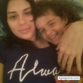 Mujeres. Extrovertido alegre sencillo.