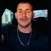 Almacén. Busco mujer madura. Tengo 25