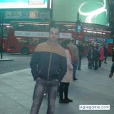 Dependiente. Busco conocer gente.