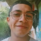 Busco pareja. Mujeres de 20 a 25 años.