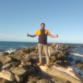 E. Busco pareja. Buscó mujeres bonitas.