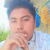 Estudiante. Busco pareja. Soy delgado y