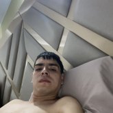 Busco chatear. Me gusta jugar deporte.