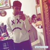 Busco pareja. Mujeres extrovertidas.