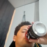 Trabajo. Busco conocer gente. Una buena