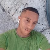 Estudiantes. Mujer flacas pero no altas.