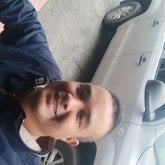 Busco mujer. Alto moreno. Trabajar